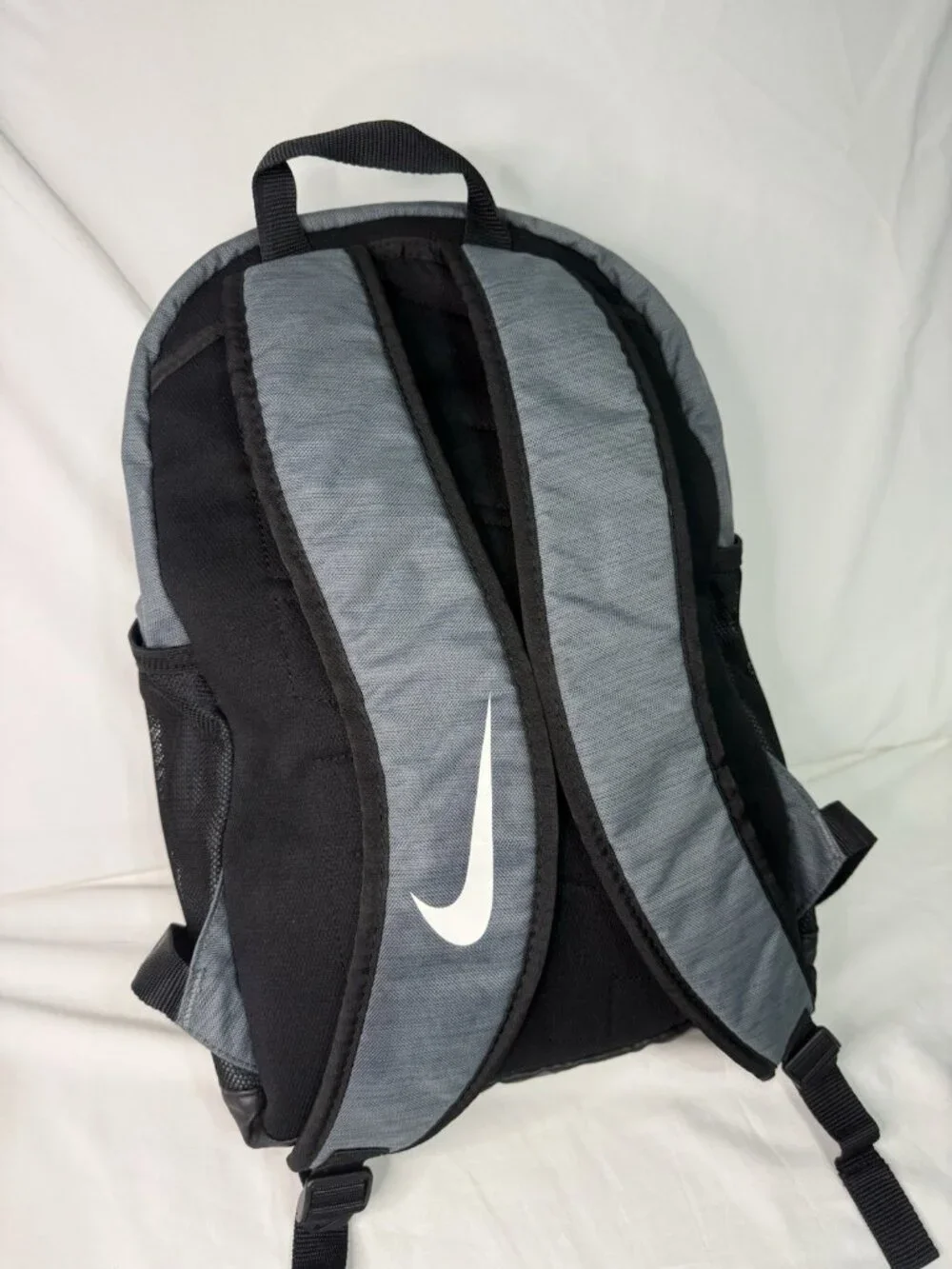 NIKE Unisex Gameday Gym Training Backpack Gray Black
